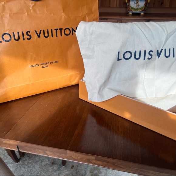 Louis Vuitton Neverfull MM - Picture 6 of 11